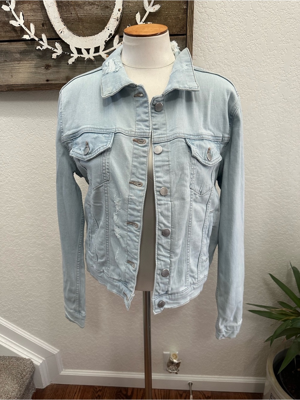 Stitch Fix Just USA Hadid light Wash Denim Jacket - Women's Large NWT